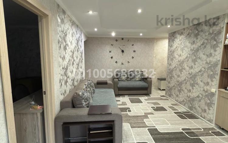3-комнатная квартира · 60 м² · 1/4 этаж, Титова 145 — Район Акку за 220 000 〒 в Семее — фото 2