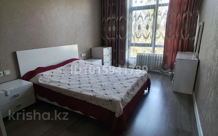 3-комнатная квартира · 90 м² · 3/5 этаж, мкр Думан-2 — Халык арена за 400 000 ₸ в Алматы, Медеуский р-н — фото 2
