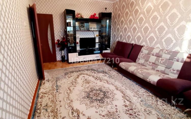 3-бөлмелі пәтер, 65 м², 5/5 қабат, 9 мкр 1, бағасы: 18 млн 〒 в Таразе — фото 2