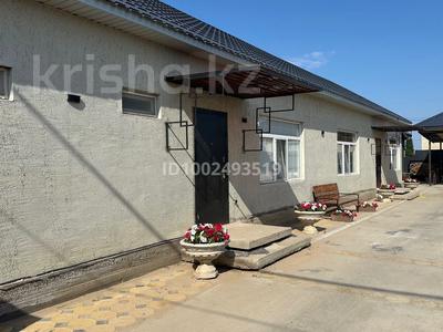 Отдельный дом · 2 комнаты · 100 м² · 8 сот., мкр Зарослый, 2 122 за 23 млн 〒 в Атырау