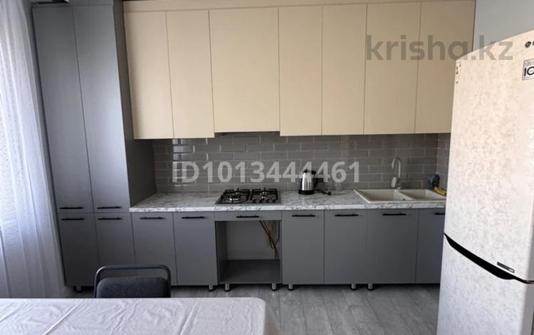 2-комнатная квартира · 70 м² · 6/9 этаж, мкр Нурсая, Елорда за 250 000 ₸ в Атырау — фото 7