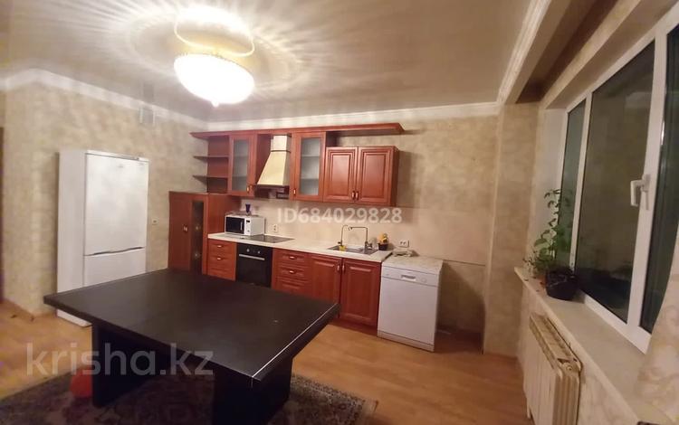 4-комнатная квартира, 185 м², 12/16 этаж помесячно, Иманова 26