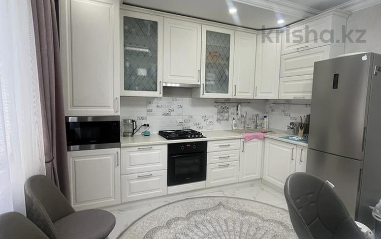 3-комнатная квартира · 99.7 м² · 2/9 этаж, мкр Аксай-4 121 за 66 млн ₸ в Алматы, Ауэзовский р-н — фото 2
