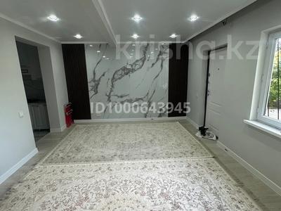 Аренда квартир в Шымкенте: 4-комнатная квартира · 80 м² · 1/5 этаж · помесячно, Джангельдина — Калдаякова за 250 000 〒 4-комнатная квартира · 80 м² · 1/5 этаж · помесячно, Джангельдина — Калдаякова за 250 000 〒 в Шымкенте, Аль-Фарабийский р-н