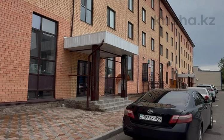 Свободное назначение, офисы, магазины и бутики, склады, общепит, салоны красоты, сельское хозяйство, медцентры и аптеки, образование, развлечения, конференц-залы, кабинеты и рабочие места, студии · 420 м² за ~ 2.5 млн ₸ в Караганде, Казыбек би р-н — фото 9