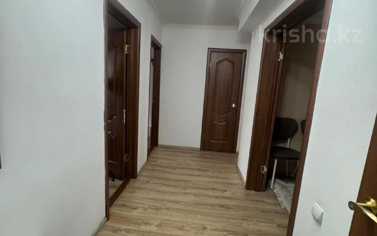 3-комнатная квартира · 59.8 м² · 2/5 этаж, мкр 8 за 21.5 млн ₸ в Актобе — фото 2