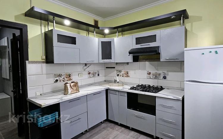 1-комнатная квартира · 40 м² · 3/6 этаж, мкр Кокжиек за 170 000 ₸ в Алматы, Жетысуский р-н — фото 2