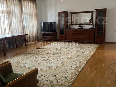 4-комнатная квартира · 150 м² · 4/4 этаж, Аманова, центр — За акиматом за 550 000 〒 в Семее, Красный Кордон