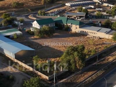 Свободное назначение, офисы, магазины и бутики, склады, азс, автосервисы и автомойки, общепит, салоны красоты, сельское хозяйство, бани, гостиницы и зоны отдыха, медцентры и аптеки, образование, развлечения · 2000 м² за 180 млн 〒 в Шымкенте, Енбекшинский р-н