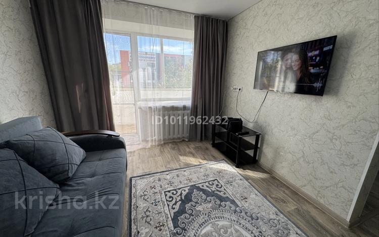 1-комнатная квартира · 35 м² · 2/5 этаж, Просп. Нурсултана Назарбаева 5 за 13 000 ₸ в Усть-Каменогорске, Ульбинский — фото 2