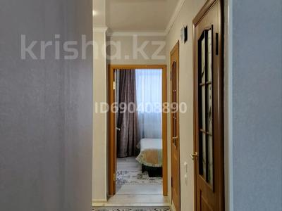 3-комнатная квартира, 54 м², 2/5 этаж, Камзина 20 — Халық банк за 18 млн 〒 в Аксу