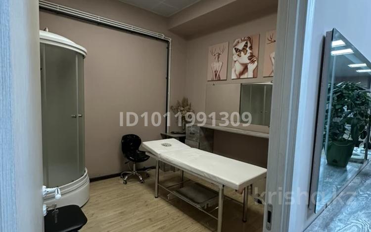 Салоны красоты · 120 м² за 120 000 ₸ в Актау, 7А мкр — фото 6