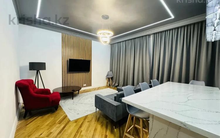 3-комнатная квартира, 130 м², 1/3 этаж помесячно, Аль- Фараби 116 за 1.2 млн 〒 в Алматы, Медеуский р-н — фото 2