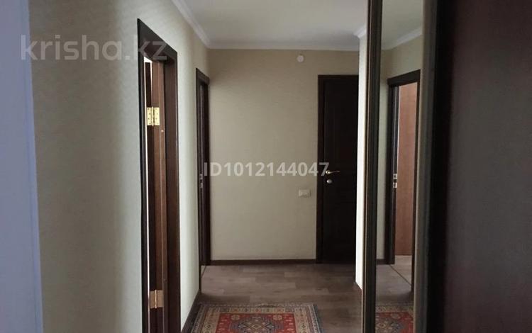 3-комнатная квартира · 63 м² · 4/5 этаж, ул. Алии Молдагуловой за 26 млн ₸ в Уральске — фото 2