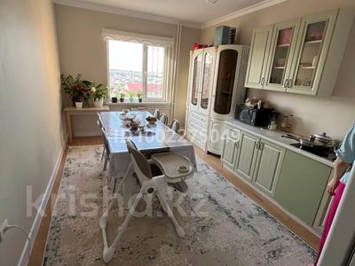 2-комнатная квартира · 74 м² · 8/16 этаж, мкр. Алмагуль, Алмагуль 17 — Тд Айша,школа 34 за 22 млн 〒 в Атырау
