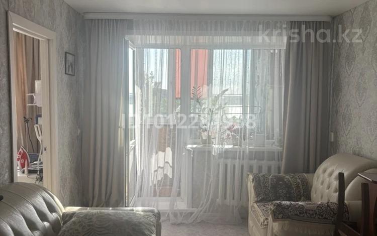 3-бөлмелі пәтер · 43.7 м² · 2/5 қабат, 15-й мкр. 10, бағасы: 13 млн ₸ в Караганде — фото 2