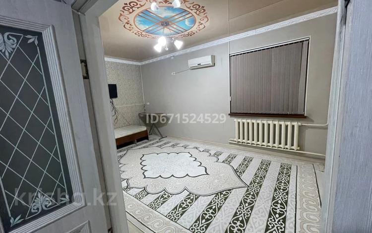 3-комнатная квартира, 65 м², 1/4 этаж помесячно, 1 микрорайон 9 за 130 000 〒 в Туркестане — фото 2
