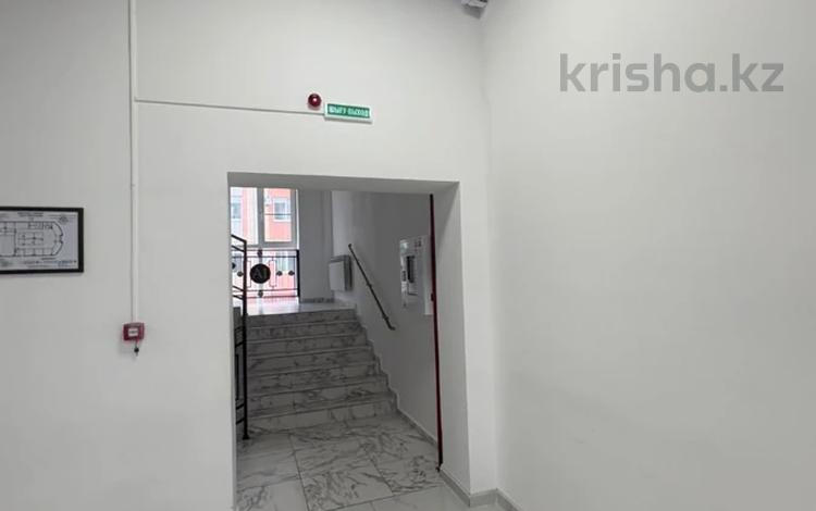 Свободное назначение, офисы, магазины и бутики, салоны красоты, фитнес и спорт, медцентры и аптеки, образование, развлечения, конференц-залы, кабинеты и рабочие места, студии · 400 м² за 3 млн ₸ в Актобе — фото 2