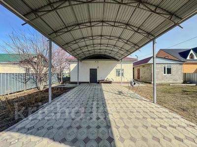 Продажа домов и дачи в Жетысу обл.: Отдельный дом · 7 комнат · 240 м² · 6 сот., Сырттанова 29 за 38 млн 〒 Отдельный дом · 7 комнат · 240 м² · 6 сот., Сырттанова 29 за 38 млн 〒 в Талдыкоргане