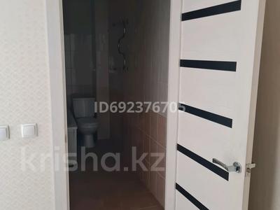 2-бөлмелі пәтер, 50 м², 4/5 қабат тәулігіне, 3-й мкр 15 — Старой бани, бағасы: 10 000 〒 в Актау, 3-й мкр