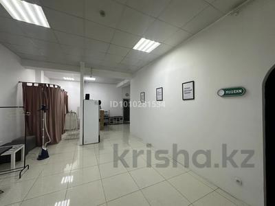 Офисы, салоны красоты, фитнес и спорт, медцентры и аптеки, образование, развлечения, конференц-залы, кабинеты и рабочие места, студии · 330 м² за 1.2 млн 〒 в Шымкенте, Каратауский р-н
