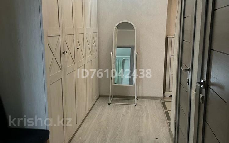 1-комнатная квартира · 40.2 м² · 10/14 этаж, мкр Аксай-1 15 за 200 000 ₸ в Алматы, Ауэзовский р-н — фото 2