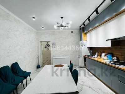 Продажа квартир в Западно-Казахстанской обл.: 4-комнатная квартира · 135 м² · 2/2 этаж, Жером Абая 22 за 44 млн 〒 4-комнатная квартира · 135 м² · 2/2 этаж, Жером Абая 22 за 44 млн 〒 в Уральске