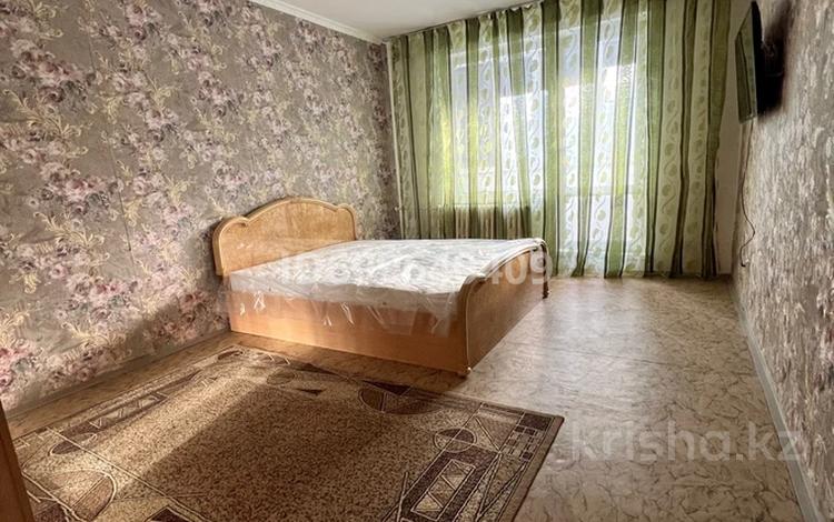 1-комнатная квартира · 35 м² · 3/9 этаж, 4 микр 10 за 100 000 ₸ в Аксае — фото 2