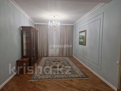 4-комнатная квартира, 175 м², 7/8 этаж помесячно, Достык 116 за 950 000 〒 в Алматы, Медеуский р-н