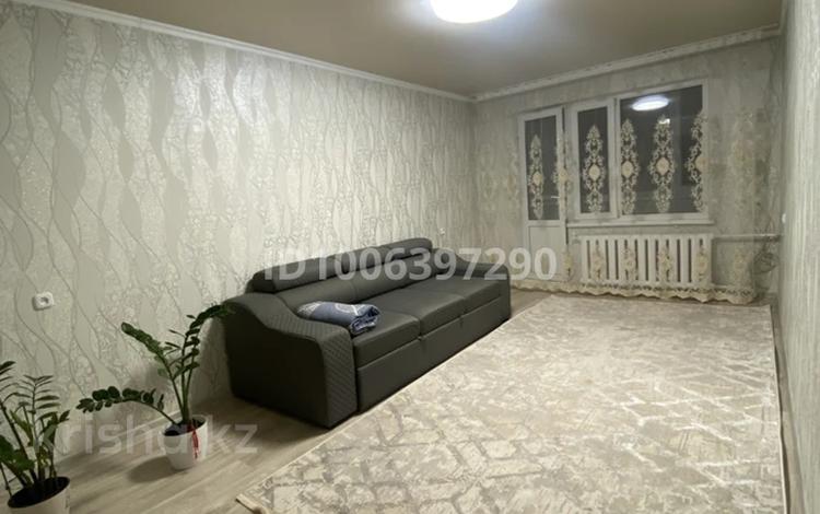 2-бөлмелі пәтер · 50 м² · 5/5 қабат, мкр Строитель 16/1, бағасы: 15.5 млн ₸ в Уральске — фото 2