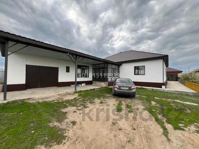 Отдельный дом · 6 комнат · 200 м² · 10 сот., Курашасай, Қанағат 374а за 33 млн ₸ в Актобе
