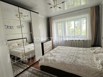 4-комнатная квартира · 64 м² · 5/5 этаж, Майкудук, 13й микрорайон 20 за 14 млн 〒 в Караганде, Алихана Бокейханова р-н