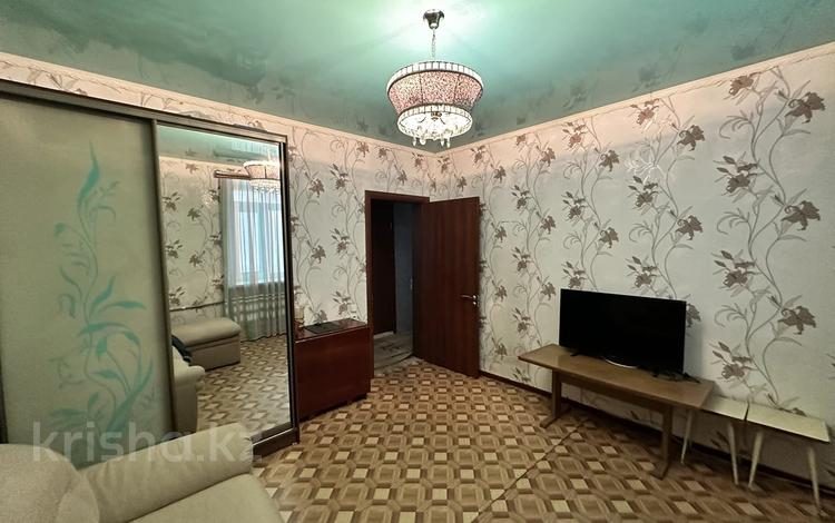 2-комнатная квартира, 50.7 м², 1/2 этаж, строителей 42 за 7 млн 〒 в Темиртау — фото 2