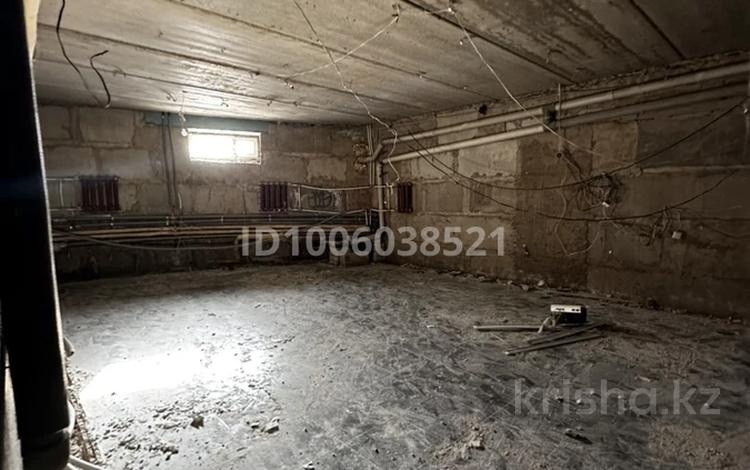 Салоны красоты, бани, гостиницы и зоны отдыха, фитнес и спорт, медцентры и аптеки, конференц-залы, студии · 400 м² за 3 млн 〒 в Актобе, Сазда-3 — фото 2