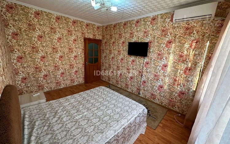 3-комнатная квартира · 70 м² · 1/5 этаж, 7-й мкр 17 — Возле вечного огня ,и моря за 11 000 ₸ в Актау — фото 2
