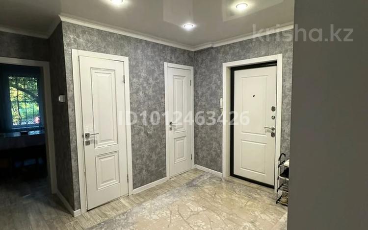 3-бөлмелі пәтер · 64 м² · 1/5 қабат, Бажова 339, бағасы: 23 млн ₸ в Усть-Каменогорске — фото 2