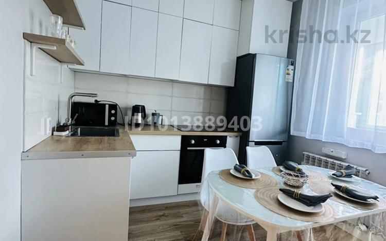 2-комнатная квартира · 70 м² · 13/14 этаж, Сарайшык 7/3 за 15 000 ₸ в Астане, Есильский р-н — фото 2