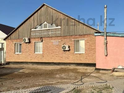 Продажа домов и дачи в Атырауской обл.: Отдельный дом · 4 комнаты · 161.4 м² · 10 сот., Привокзальный за 24 млн 〒 Отдельный дом · 4 комнаты · 161.4 м² · 10 сот., Привокзальный за 24 млн 〒 в Атырау