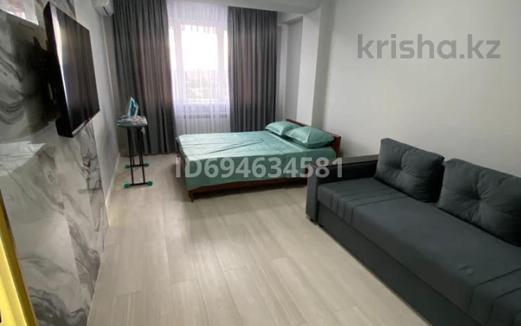 1-комнатная квартира · 43 м² · 9/9 этаж, Ади Шарипова 106 — Шевченко за 18 000 ₸ в Алматы — фото 7
