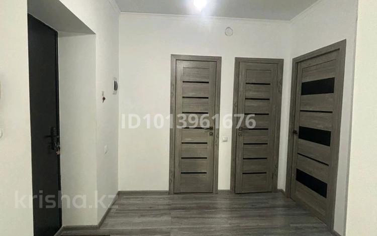 1-комнатная квартира · 55.5 м² · 2/5 этаж, мкр. Алтын орда, Халел Досмұхамед ұлы — Халел Досмұхамед ұлы мен мәңгілік ел қиылысы за 20 млн ₸ в Актобе — фото 2