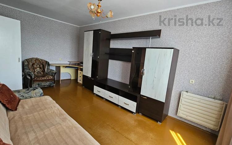 1-комнатная квартира, 34 м², 9/9 этаж, Суворова за 10.8 млн 〒 в Павлодаре — фото 2
