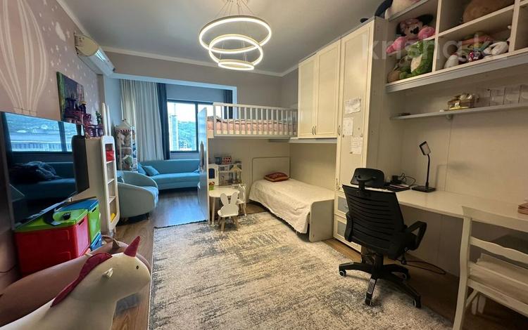 4-комнатная квартира · 145 м² · 10/14 этаж, Мкр. Самал-3 за 163 млн ₸ в Алматы, Медеуский р-н — фото 3