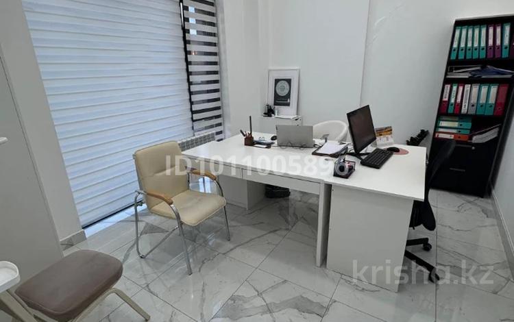 Кабинеты и рабочие места · 18 м² за 250 000 ₸ в Астане, Нура р-н — фото 2