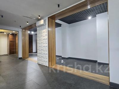 Свободное назначение, офисы, магазины и бутики, салоны красоты, медцентры и аптеки, образование, кабинеты и рабочие места, студии · 173 м² за 1.3 млн ₸ в Астане, Нура р-н