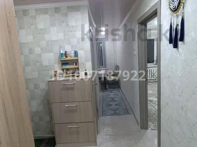 3-комнатная квартира · 61 м² · 1/5 этаж, мкр Строитель, Абулхайрхана 155 за 18.5 млн 〒 в Уральске