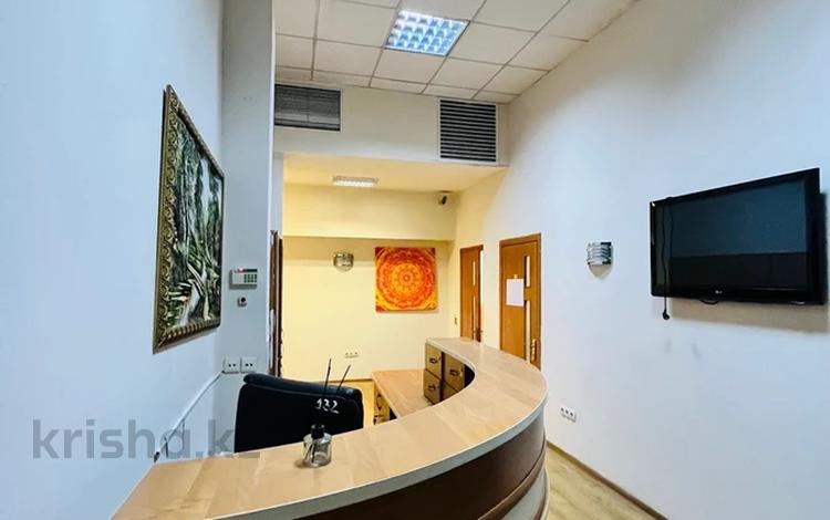 Свободное назначение, офисы, магазины и бутики, склады, общепит, салоны красоты, фитнес и спорт, медцентры и аптеки, образование, конференц-залы, кабинеты и рабочие места · 200 м² за 900 000 〒 в Алматы, Бостандыкский р-н — фото 2