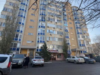 3-комнатная квартира · 87 м² · 6/9 этаж · помесячно, Сатпаева 2Б за 300 000 〒 в Атырау