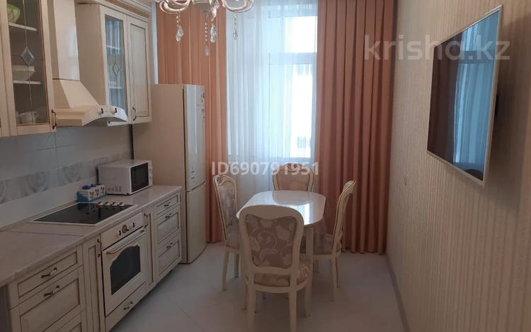 3-бөлмелі пәтер, 100 м², 9/9 қабат ай сайын, Мангелик Ел 53, бағасы: 450 000 〒 в Астане, Есильский р-н — фото 2