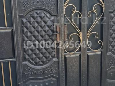 Жеке үй · 4 бөлме · 100 м² · 3 жүзд., Первый переулок Абая 59 — Напротив Центрального парка., бағасы: 20.7 млн ₸ в Таразе