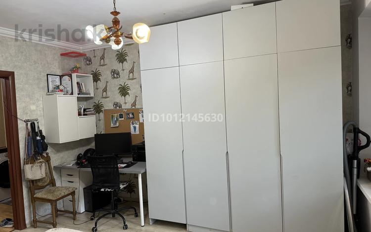 3-комнатная квартира · 84 м² · 2/5 этаж, ул. Байтурсынова 74 за 85 млн ₸ в Алматы, Алмалинский р-н — фото 2